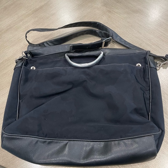 Capezio Black Dancer Bag with adjustable Strap 16 X10 in with several pockets - Picture 10 of 11